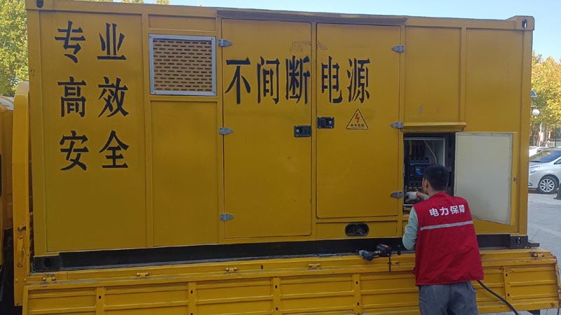 玛纳斯柴油发电机组和UPS电源配合使用时，如何避免切换过程中的电力中断？