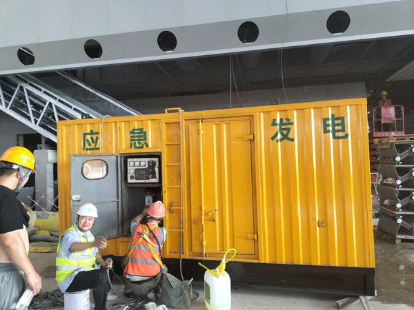 玛纳斯怎样判断空气滤清器是否需要更换？