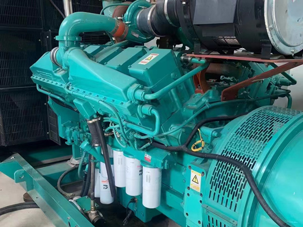 玛纳斯更换100kW柴油发电机组机油时，需要注意哪些事项？